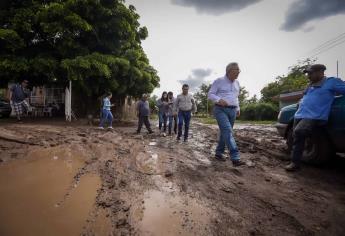 Rocha atiende personalmente a damnificados por las inundaciones