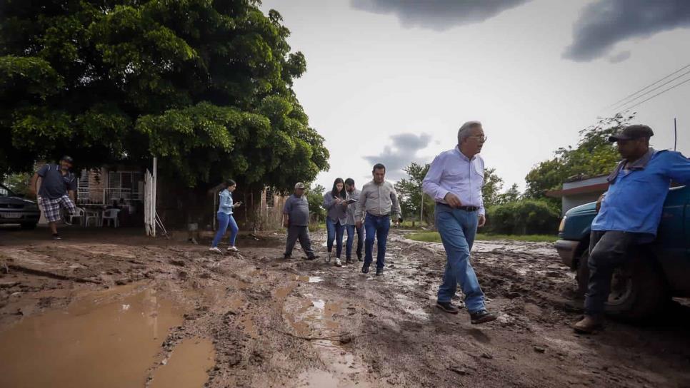 Rocha atiende personalmente a damnificados por las inundaciones