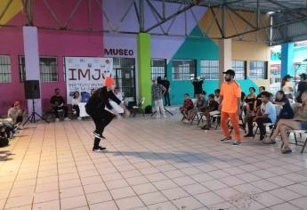 Raperos se retan en batalla de rap, hip hop y break dance en Topolobampo