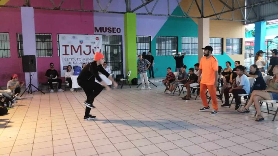 Raperos se retan en batalla de rap, hip hop y break dance en Topolobampo