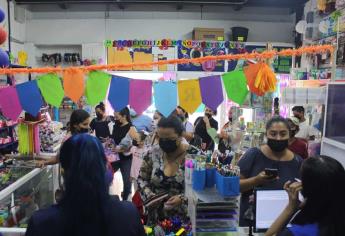 Con gran afluencia arranca el canje de útiles y uniformes en Mazatlán