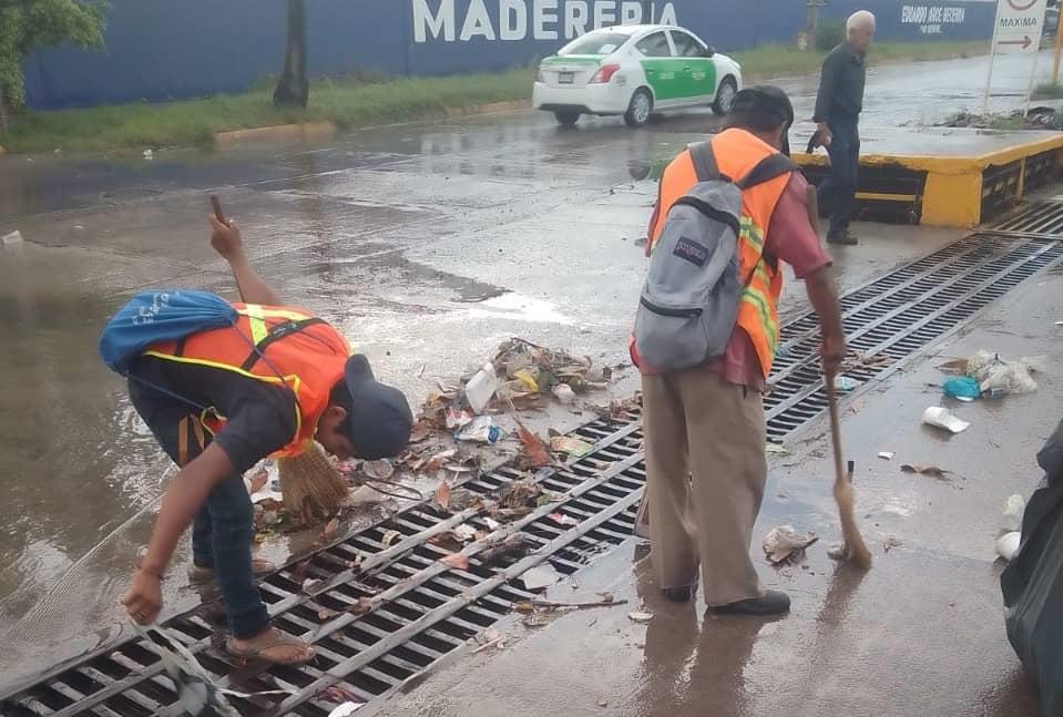 Lluvias de la madrugada en Mazatlán deja 8 toneladas de basura
