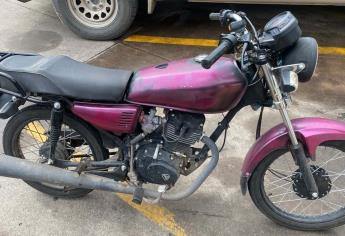 Tras persecución detienen a un joven que circulaba en moto robada, en Culiacán