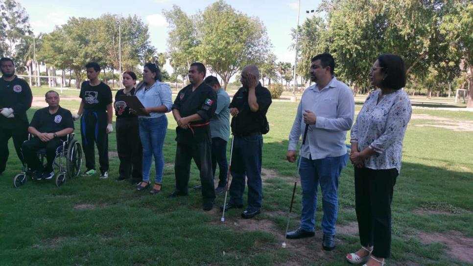 Imparten taller de Defensa personal inclusiva para personas con discapacidad visual y motora