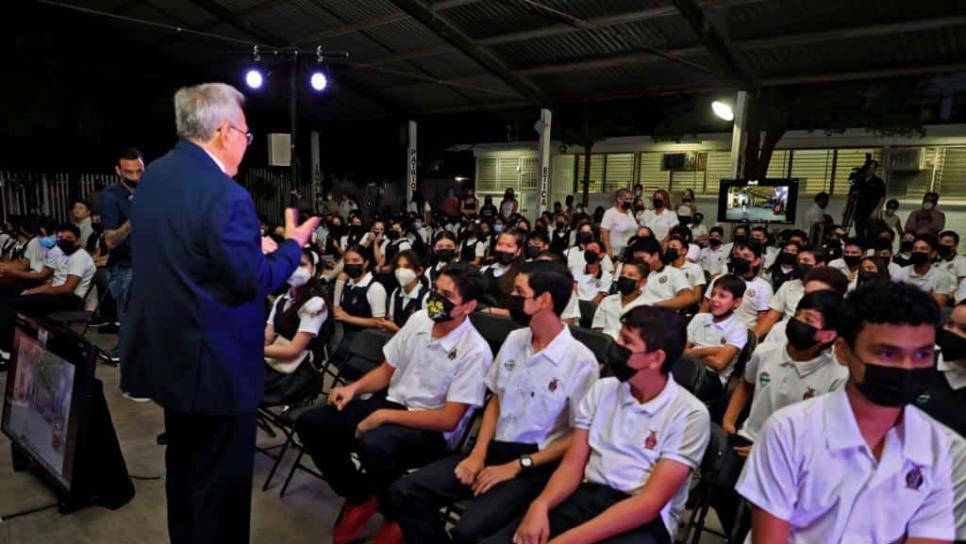 «Paciencia, hay recursos para reparar todas las escuelas en Sinaloa»: Rocha Moya