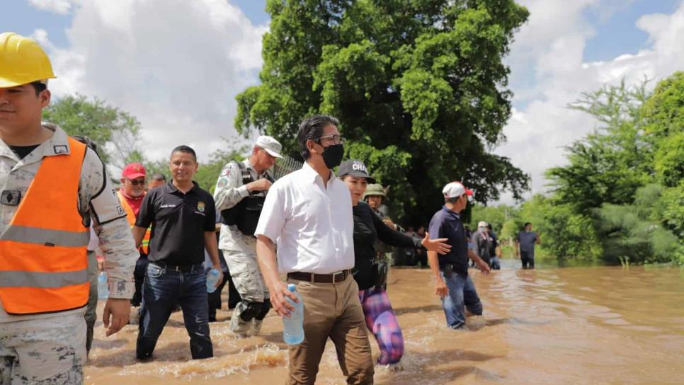 Se desborda dren en La Trinidad y se inundan 60 familias, el agua llega a los 80 cm