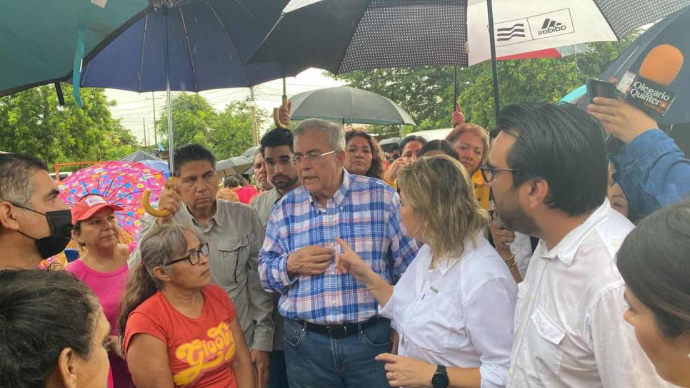 Gobierno del Estado y de Culiacán entregan $5 mil a familias de Los Mezcales afectadas por lluvias