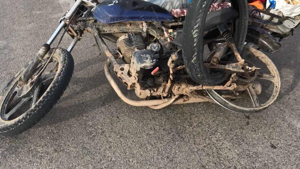 Hombre derrapa en su moto en la carretera a Las Glorias y termina en el hospital