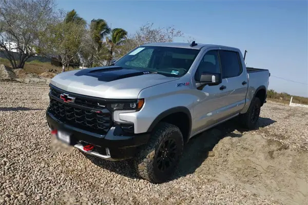 Policía de Culiacán localiza camioneta robada tras llamado al 911 Policía de Culiacán localiza camioneta robada tras llamado al 911