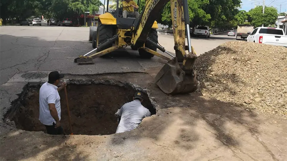 Hoy jueves a las 13:00 horas quedará reparado socavón de Las Quintas