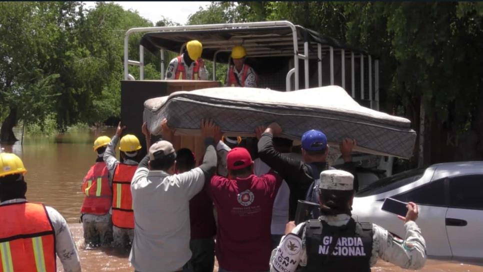 Van más de 20 familias evacuadas de los márgenes de río Sinaloa en Guasave