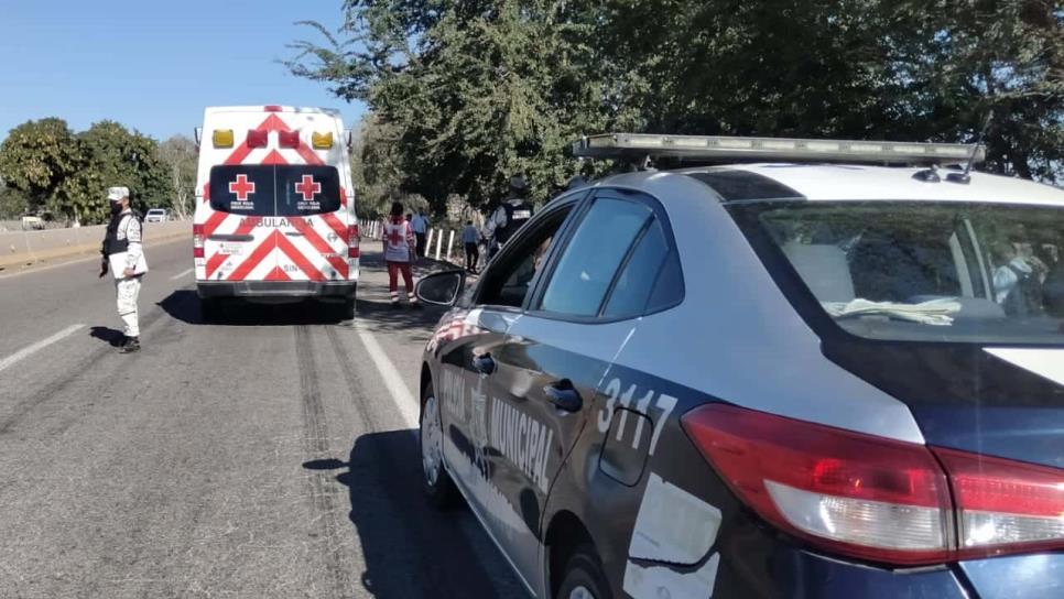 Conductor choca contra camioneta doble rodado y vuelca en la México 15