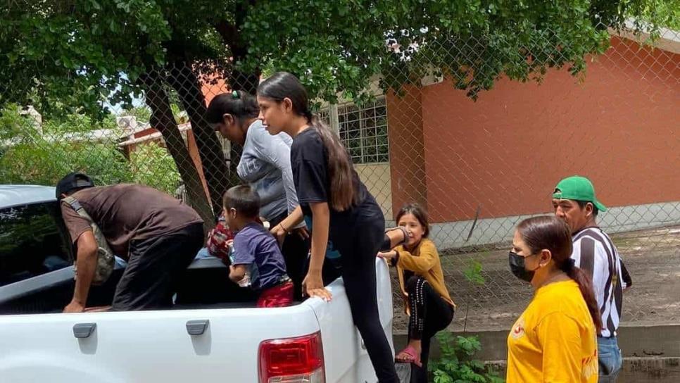 Evacuan a 5 familias de Los Ojitos,El Fuerte