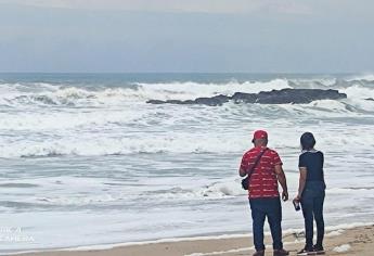 Cierran playas de Mazatlán por alto oleaje