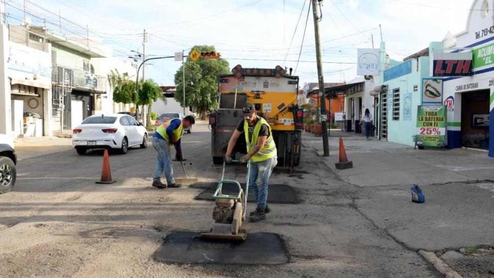 Por reportes ciudadanos, Ayuntamiento de Culiacán intensifica trabajo de bacheo