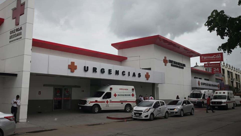 Tras choque, conductor atropella a mujer que esperaba el camión en Culiacán
