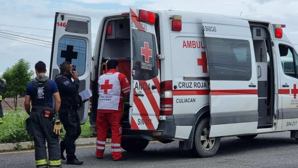 Motociclista derrapara y queda herido en la carretera, en Navolato