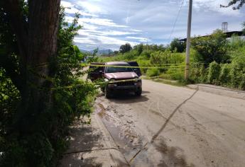 Localizan a un hombre asesinado y semidesnudo en una camioneta en Choix