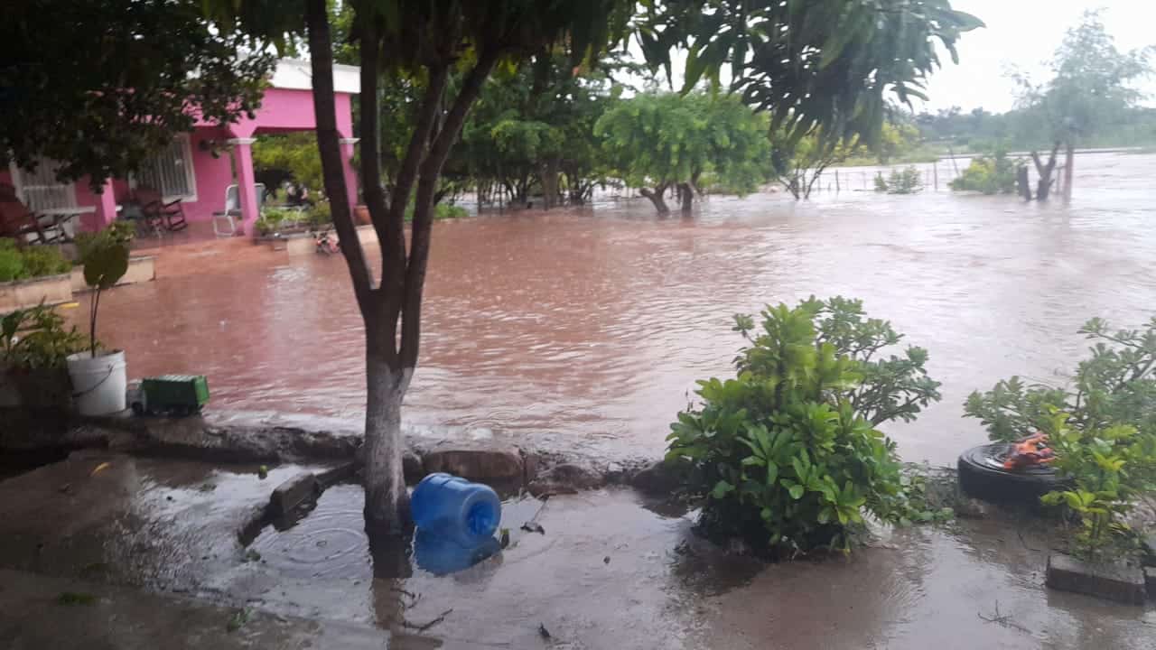 Lluvias del huracán «Kay» desbordan el arroyo Sibajahui