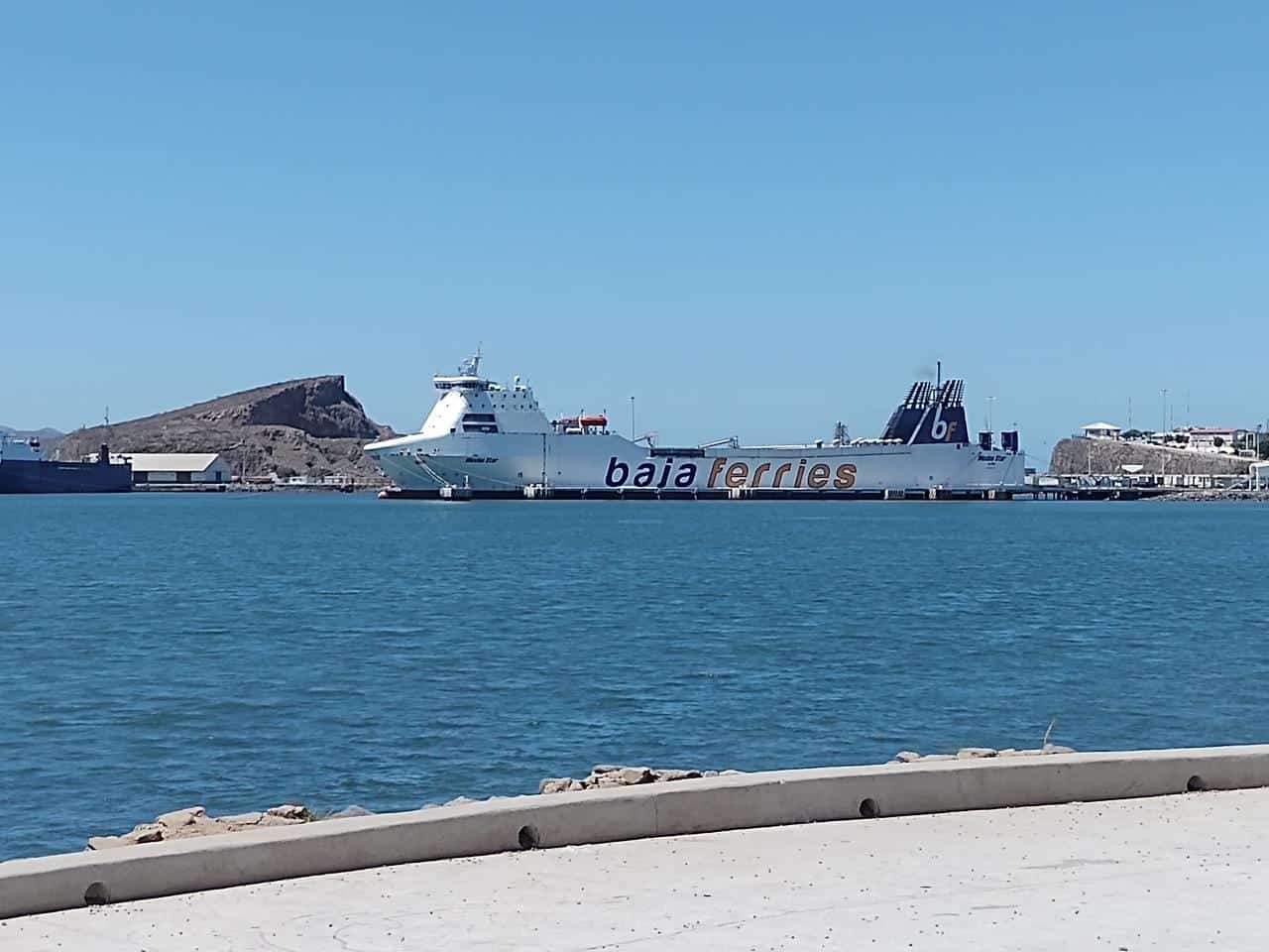 Baja Ferries suspende salidas por efectos del huracán «Kay»