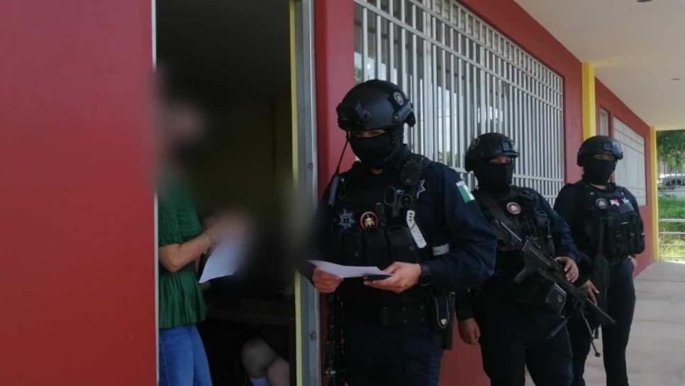 Reportan estudiante armado y policías sitian secundaria de Culiacán