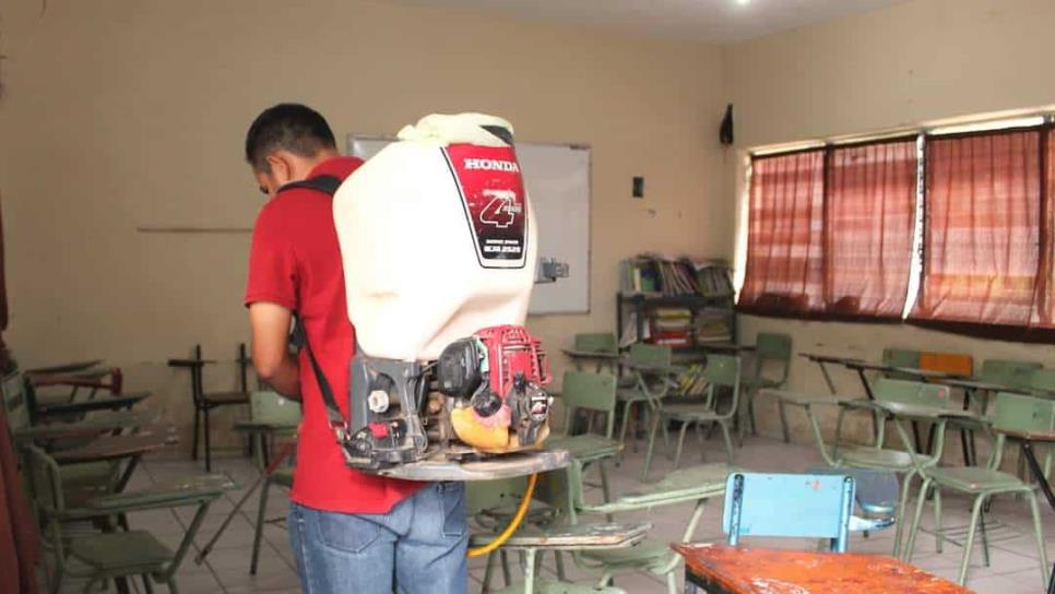 Refuerzan acciones de fumigación en escuelas en la zona norte