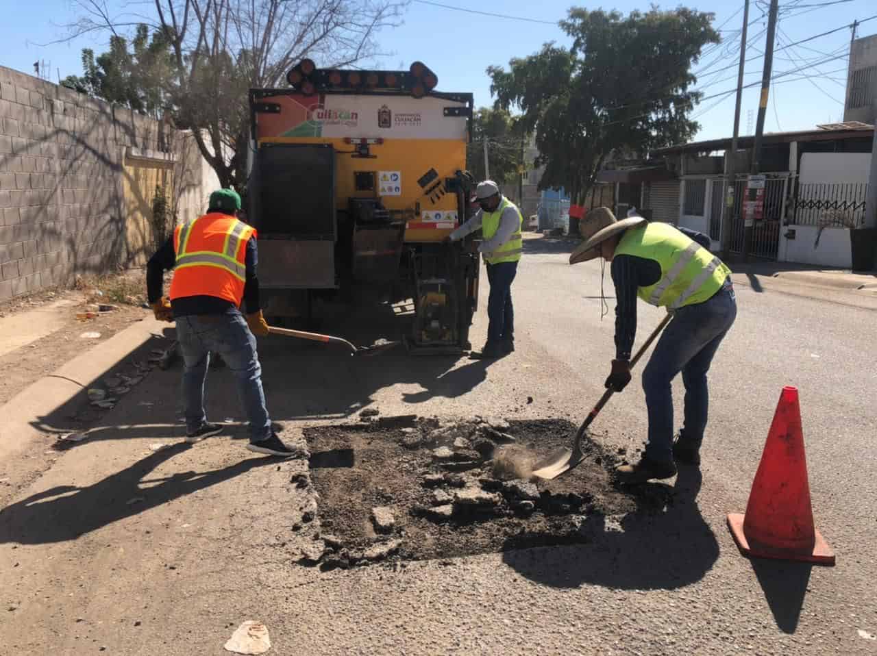 Suman 11 vialidades rehabilitadas en jornadas de bacheo en Culiacán