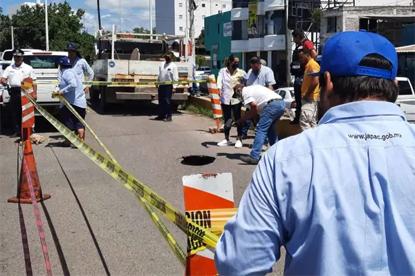 Se abre otro socavón en Culiacán por las últimas lluvias Se abre otro socavón en Culiacán por las últimas lluvias