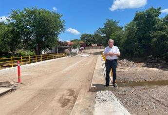 Rocha Moya supervisa construcción del puente La Apoma en Badiraguato