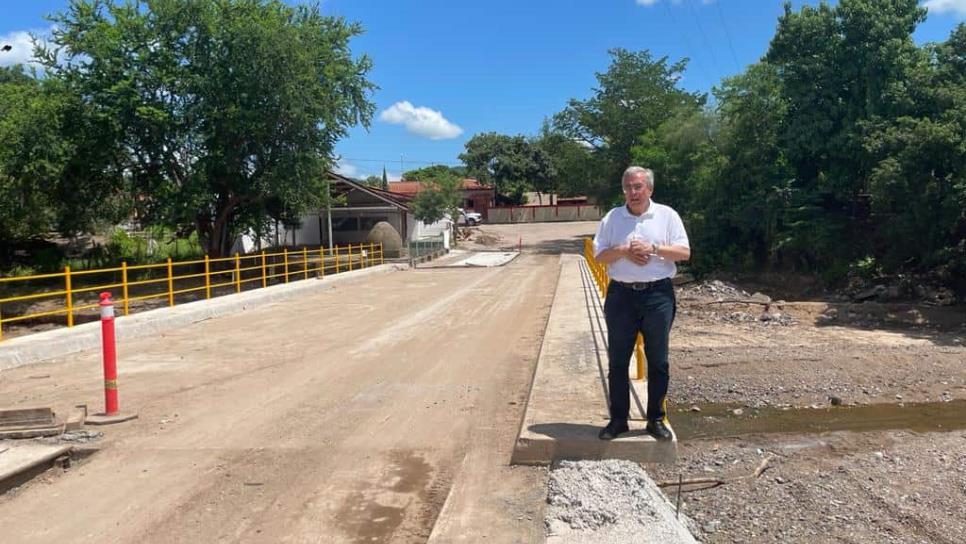 Rocha Moya supervisa construcción del puente La Apoma en Badiraguato