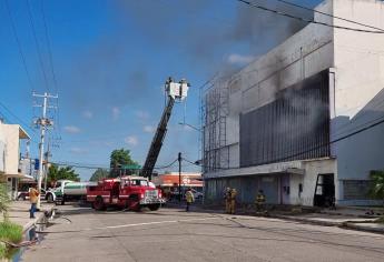 Incendio en La Violeta moviliza a cuerpos de emergencia en Los Mochis