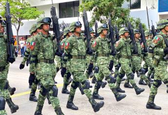 Culiacanenses disfrutan del desfile del Día de la Independencia