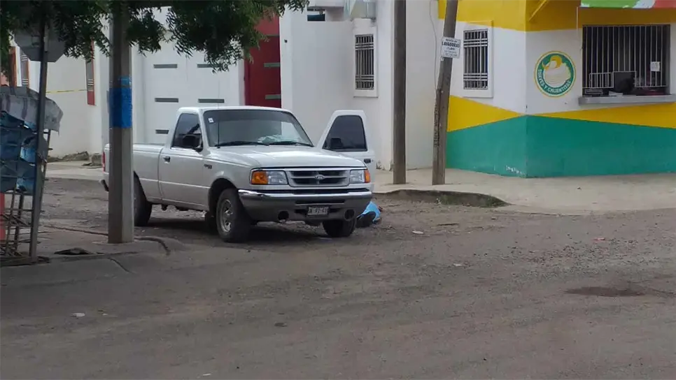 Lo interceptan, bajan de camioneta y lo asesinan a balazos en Culiacán