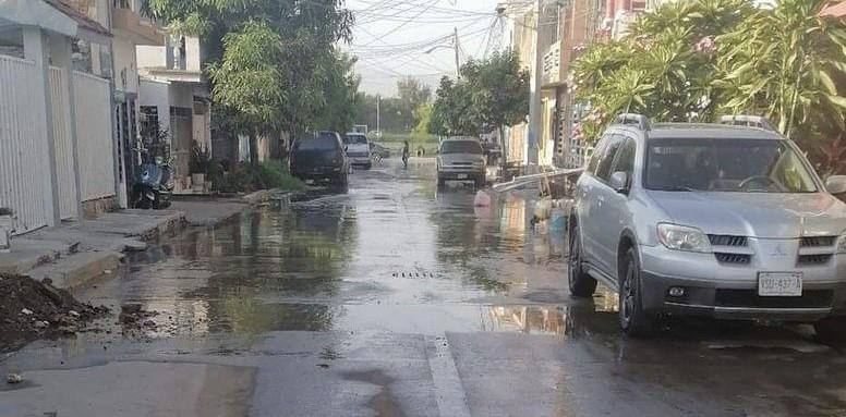 Aguas negras afloran en la colonia Rubén Jaramillo de Mazatlán