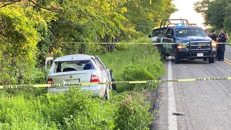 Volcadura sobre la carretera a Badiraguato deja un muerto y un herido