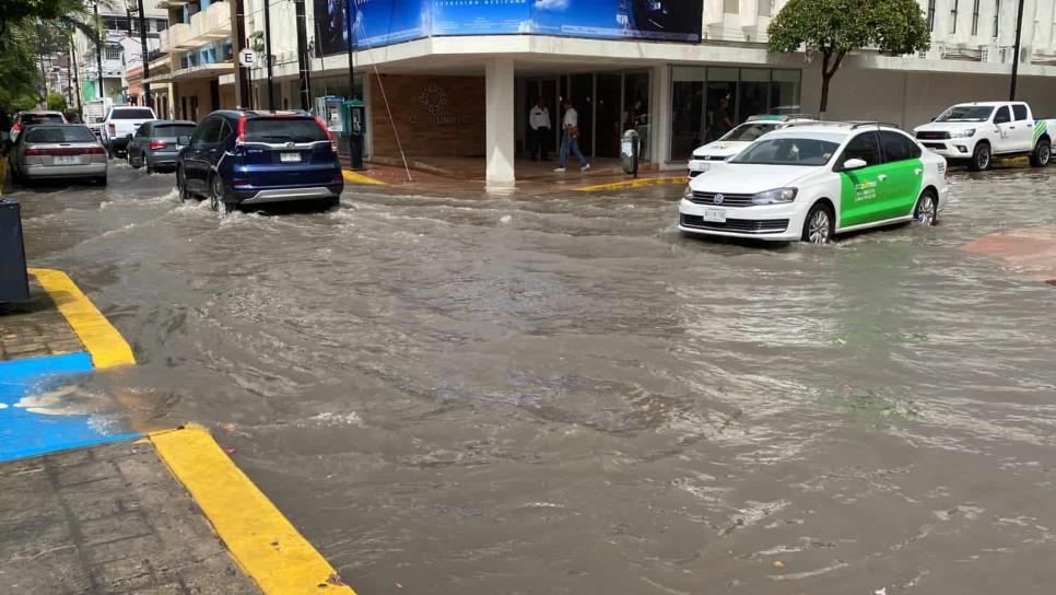 «Químico» pide a Dios que ya no llueva; asegura que no duerme porque Mazatlán se inunda