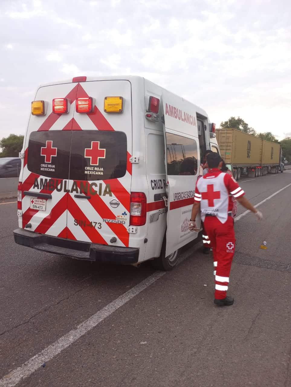 Choque entre motocicletas deja a cuatro personas lesionadas en Guasave