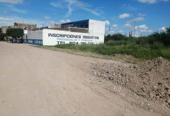 Vecinos de Sierra Bonita se quejan que Colegio tapó bocas de tormenta