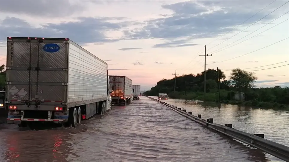 Lluvias dejan bajo el agua la carretera Culiacán-Eldorado, en Costa Rica