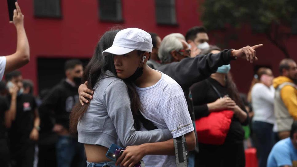 Sube a dos los muertos y a 10 los heridos por el sismo de 7,7 en México