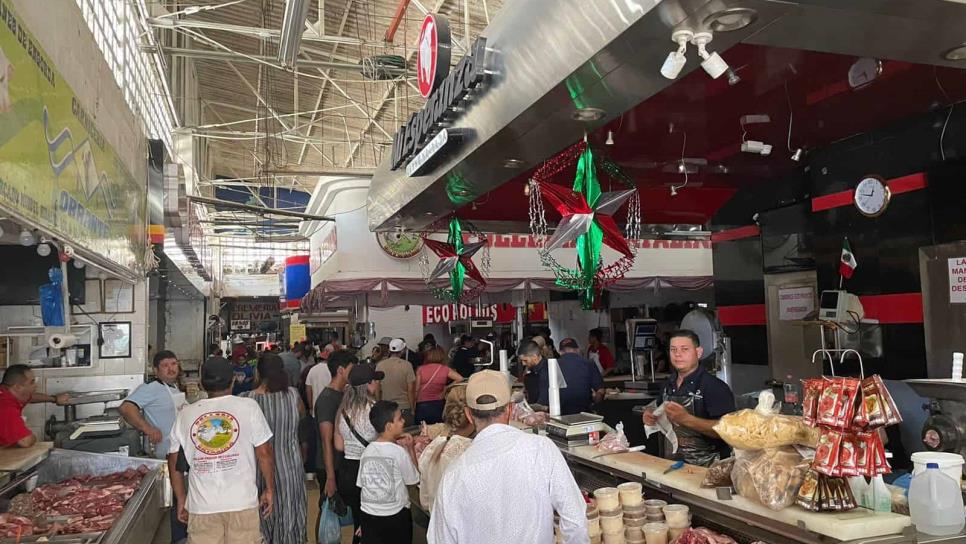 Locatarios del mercado de la Juárez sufren pérdidas y bajas ventas por lluvias en Mazatlán