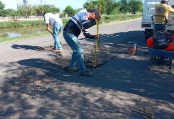 Inician bacheo en carretera a Cuatro Milpas, El Fuerte