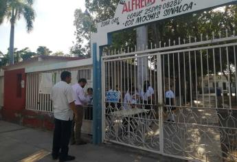 Ayuntamiento atiende a escuela con aguas negras; alumnos acuden sin riesgos a clases..