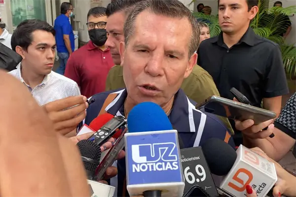 El deporte debe salir adelante junto con los jóvenes: Julio César Chávez El deporte debe salir adelante junto con los jóvenes: Julio César Chávez