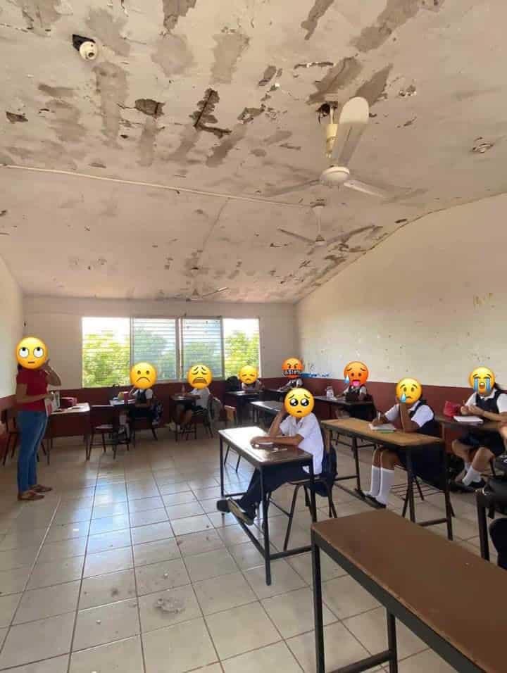 Secundaria en El Quelite se cae a pedazos mientras alumnos toman clases