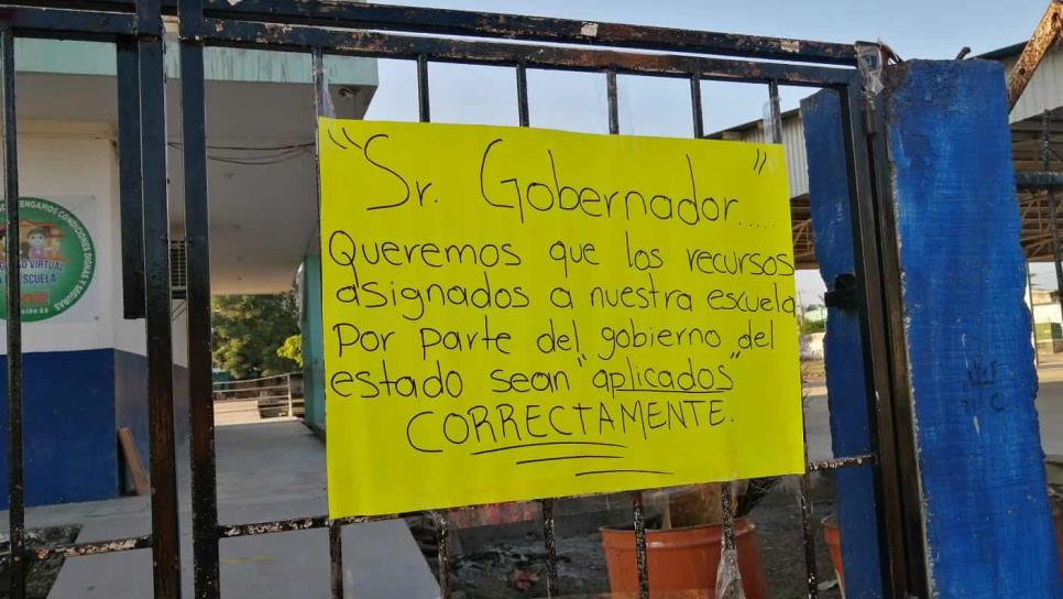 Padres de familia toman primaria en Agua Verde, El Rosario