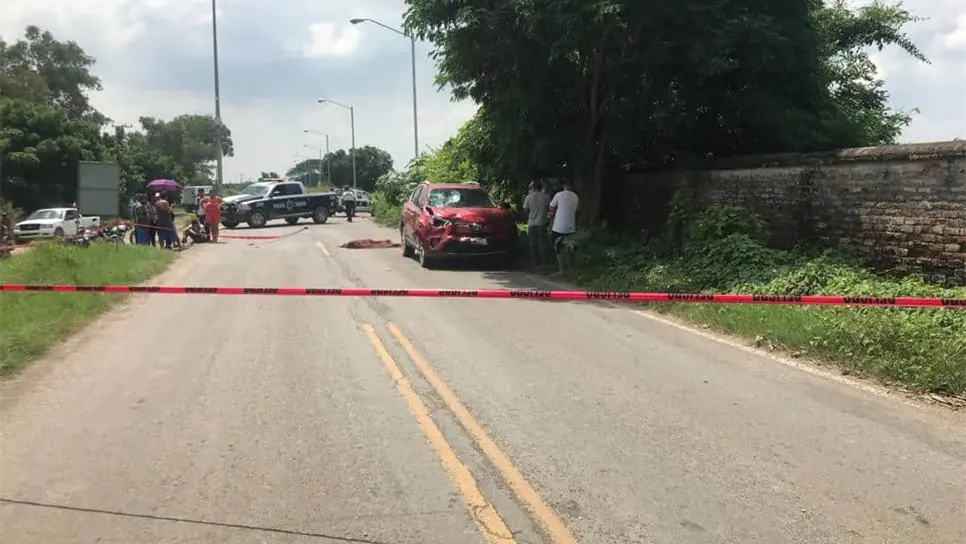 Camioneta atropella y mata a pescador en Villa Unión