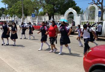 Ausencia de semáforo pone en riesgo a alumnos de secundaria en Mazatlán