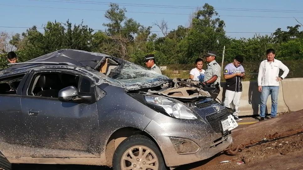 Un hombre con heridas leves y daños materiales provoca volcadura en Costa Rica