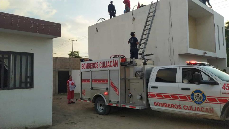 Hombre queda grave tras sufrir descarga eléctrica cuando impermeabilizaba techo, en Culiacán